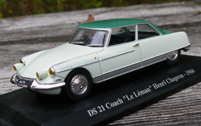 DS 21 Coach "Léman" Henri Chapron 1966 (Universal Hobbies)